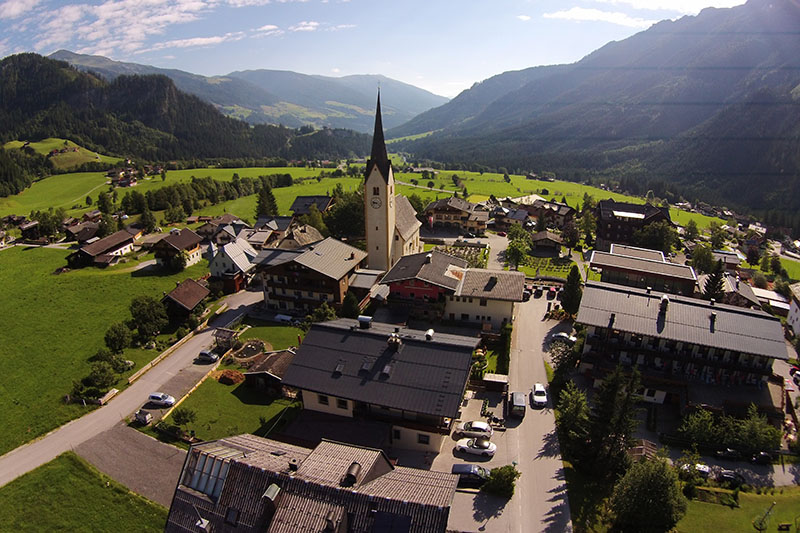 Krimml von oben mit Blick auf das Apartementhaus